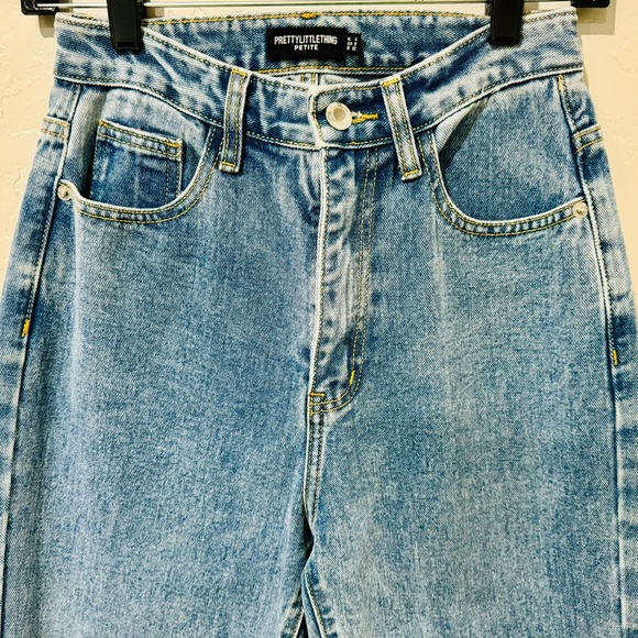PrettyLittleThing Jeans Relaxed Fit High Rise Straight Leg Denim Light Wash SZ 4 - Picture 5 of 15